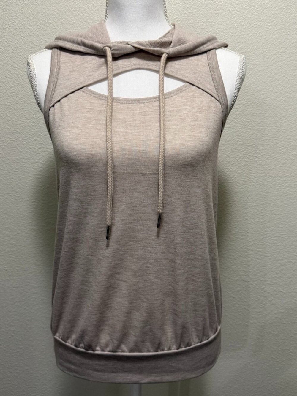 Skonhet beige sleeveless hoodie, drawsting, cut out, woman's small